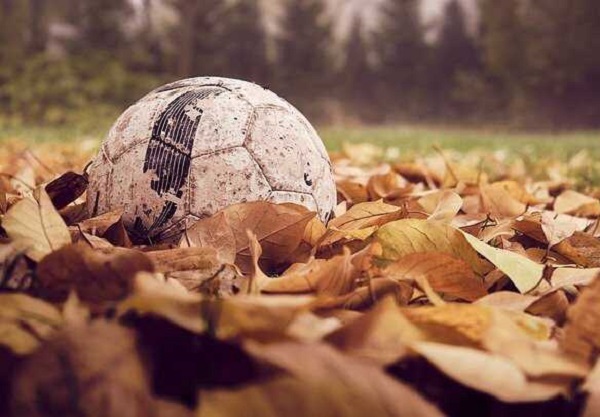 Závěr prvoligového podzimu přinesl ostré lokty i vybíjenou na fotbalovém trávníku