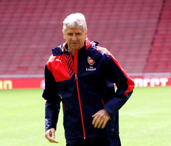 Arsène Wenger podporuje revitalizaci Arsenalu, legendám zároveň nabízí pomocnou ruku