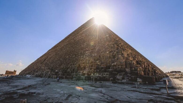 Na vrcholech pyramid jsou záhadné koule. Komunikovaly s hvězdami?