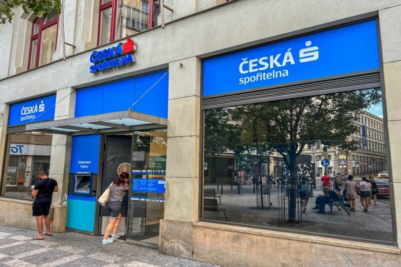 Česká spořitelna vyběhla s klienty. Bankéř už to nevydržel a všechno prozradil
